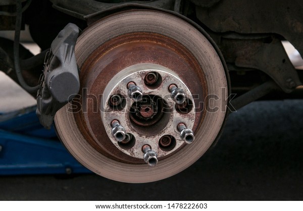 brake disc,\
car repair brake replacement.\
caliper