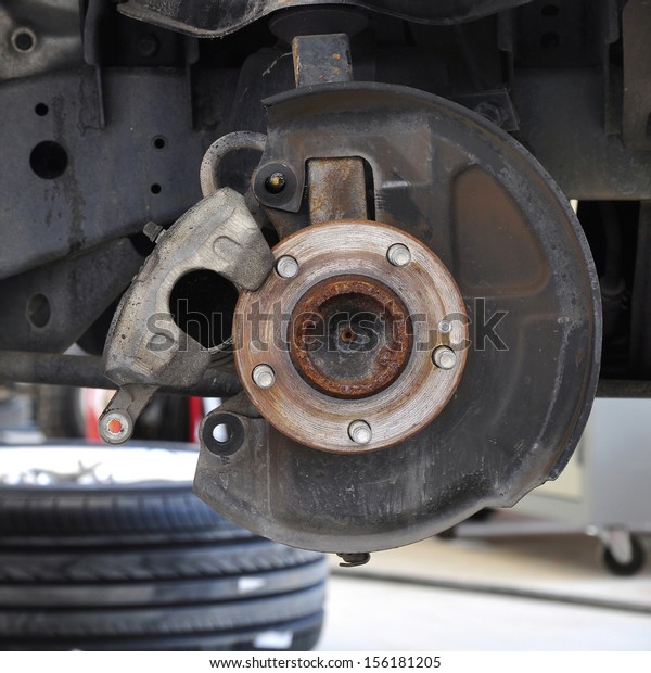 brake disk and\
detail of the wheel\
assembly