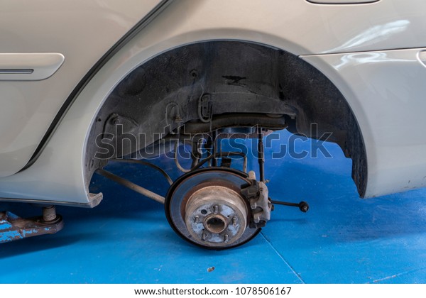 brake pad and disk on\
car