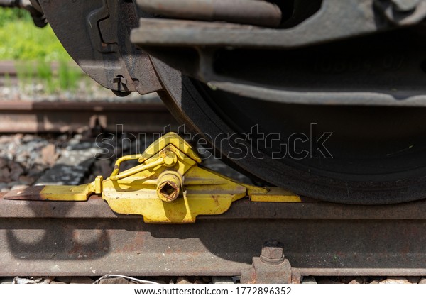 brake shoe for railroad\
cars