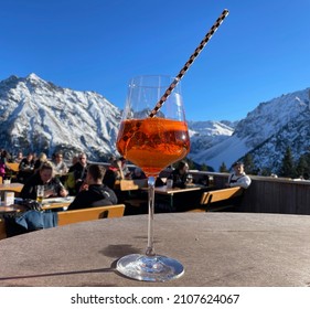 Brand, Austria, 15.01.2022. Apres Ski, After Ski, In Mountain Hut In The Austrian Alps. Vorarlberg, Austria.