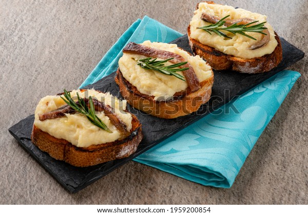 Branded toast -\
Food photography - French\
cuisine