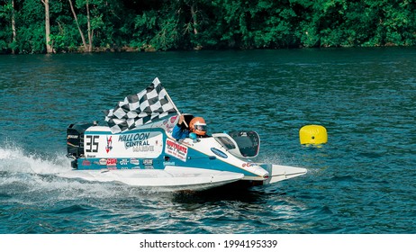 Branson, Missouri USA June 19 2021- Branson Grand Prix Of Missouri Powerboat Nationals Race Victory Lap