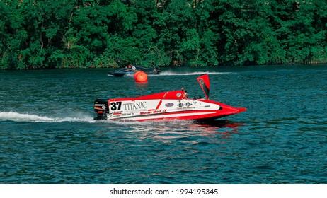 Branson, Missouri USA June 19 2021- Branson Grand Prix Of Missouri Powerboat Nationals Race Victory Lap