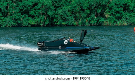 Branson, Missouri USA June 19 2021- Branson Grand Prix Of Missouri Powerboat Nationals Race Victory Lap