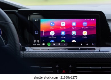 Brant, ON, Canada - August 5, 2022: The Android Auto Home Screen, An App Developed By Google Is Seen On The Screen Of A New Car.