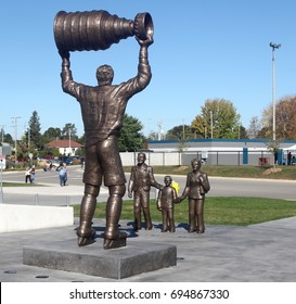 BRANTFORD, ONTARIO - OCTOBER 12, 2013: A statue of Wayne Gretzky raising the Stanley Cup stands outside the Wayne Gretzky Sport Centre in Brantford, Ontario, where the hockey great was born. 
