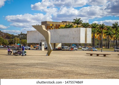 Brasilia, DF, Brazil - Ago, 10, 2019: A View Of Three Powers Square (Praça Dos Três Poderes) In The City.