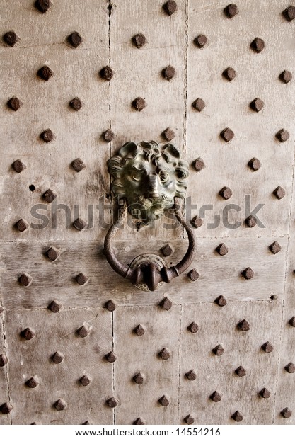 Brass Lion Door Knocker Leeds Castle Transportation