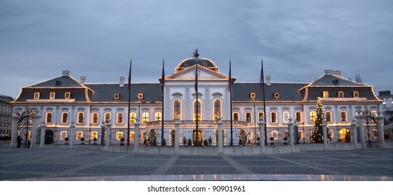 Bratislava - President Palace And Christmas Decoration