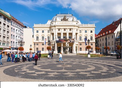 BRATISLAVA, SLOVAKIA - SEPTEMBER 23, 2015: Tourists Near Old Slovak National Theatre Building In Bratislava. It Was Founded In 1920 After The Creation Of Czechoslovakia.