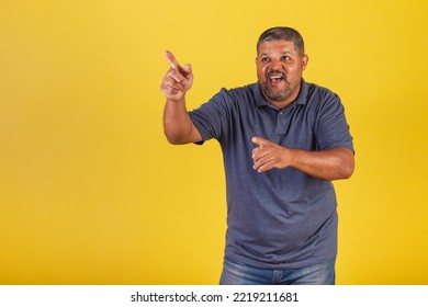 Brazilian Black Man, Adult Pointing Something Distant With His Finger, Surprised.