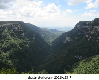 Brazilian Canyons On Aparados Da Serra Park