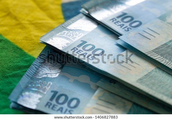 Brasilianisches Geld Stuckelungen Von 100 Rais Stockfoto Jetzt Bearbeiten