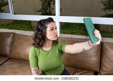 Brazilian Tattooed Doing Pucker Up And Taking A Selfie.