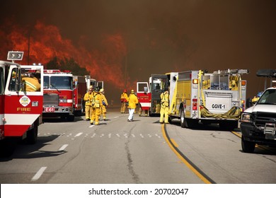 Brea, Ca - Nov 15 2008: Fast-moving Wild Fires In, Brea,  Yorba Linda, Anaheim Hills And Empty Streets,  Freeways, And Destroys Hundreds Of Homes.