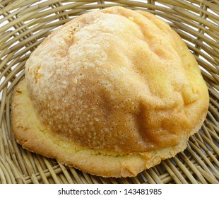 bread in basket 