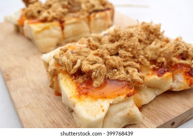 Bread and chilli sauce