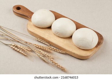 Bread Eaten By Steaming Seaweed With Stuffing Such As Red Beans Or Vegetables In Wheat Flour Dough.