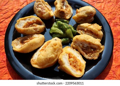 Bread Pakoda Or Bread Friitters Stuffed With Potato Curry And Dipped With Gramflour Coating