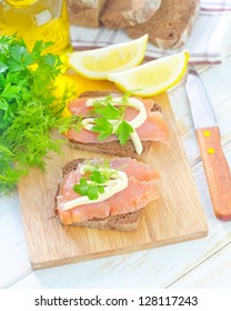 bread with salmon