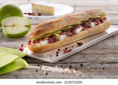 Bread Sandwich, camembert, bacon, meal