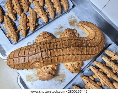 Bread sculpture in the shape of a crocodile 