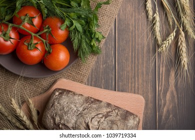 bread with tomatoes and wheat, top