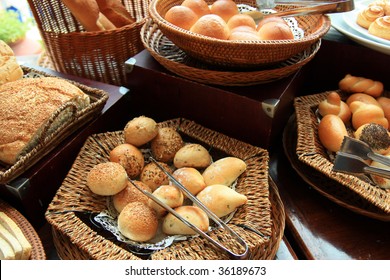 breads at buffet