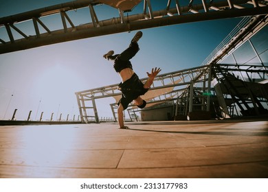 Break dancer dance on sunset