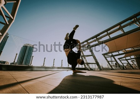 Break dancer dance on sunset