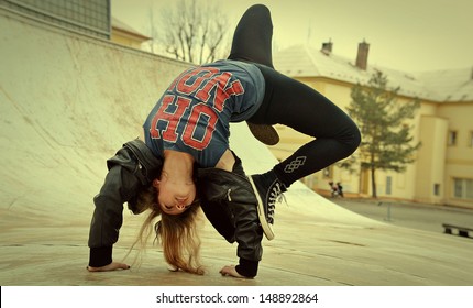 Breakdance girl