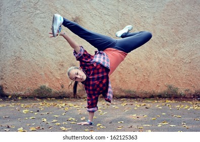 17,688 Girl breakdancer Images, Stock Photos & Vectors | Shutterstock