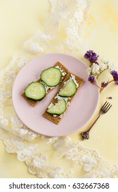 Breakfast of bread with curd cheese and cucumber 