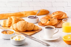 Frühstück Mit Kaffee Und Croissants, Selektiver Fokus