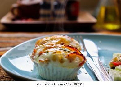 Breakfast Muffins Straight From The Oven. Fresh Steaming Hot Healthy Snacks Ready For A Pre Or Post Workout Meal. Eggs, Bacon, Cheese, Spinach And Herbs. High Protein, Nutrition From Bitesize Snacks. 