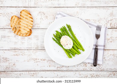 Breakfast Set: Poached Egg With Asparagus And Toasted Ciabatta