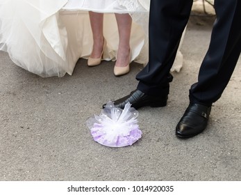 Breaking Plates On Wedding Popular Tradition