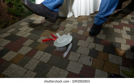 Breaking Plates On Wedding Popular Tradition