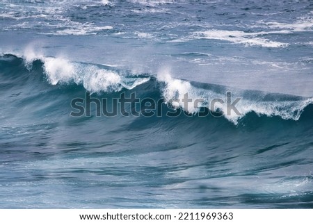 Breaking wave with dancing whitecaps on Maui.