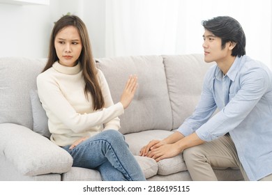 Breakup And Depressed, Quarrel Asian Young Couple Love Fight Relationship In Trouble, Wife Face Expression Upset With Husband, Boyfriend Want To Reconcile, Promise His Girlfriend. Problem Of Family.