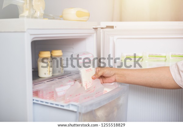 Breast milk frozen in plastic storage\
bags for baby. The way to store breast milk\
safely.