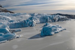 Vue Aérienne Du Glacier De Kull Sv Nafellsj Par Temps Ensoleillé. Le Début Du Printemps En Islande