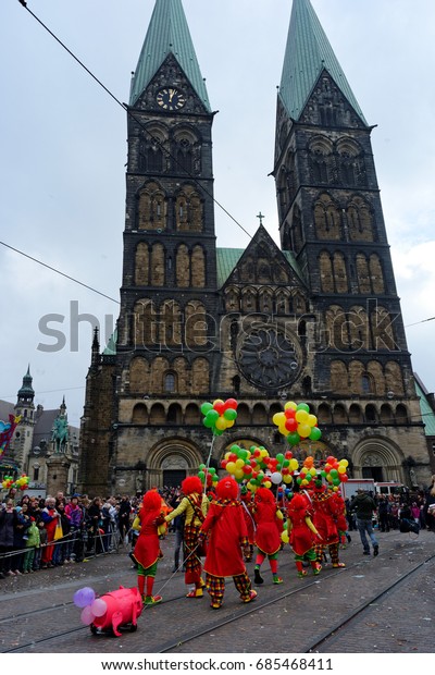 Bremen, Germany, October 22,\
2016:Fancy parade with musicians and car decorated during the\
annual celebration of the Bremen free market (German: Bremer\
Freimarkt)