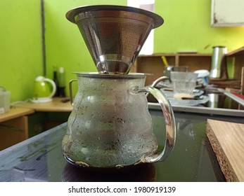 Brew Black Coffee Using A Vietnamese Coffee Filter