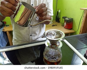 Brew Black Coffee Using A Vietnamese Coffee Filter