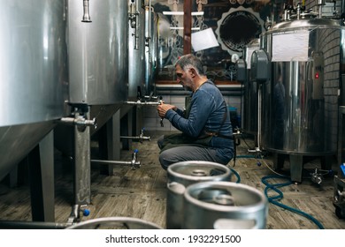 Brauerei in seiner Mini-Handwerksbrauerei