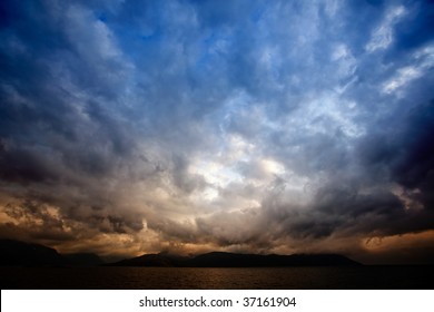 2,514 Storm brewing Images, Stock Photos & Vectors | Shutterstock