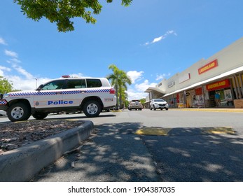 BRIBIE ISLAND, AUSTRALIA - Jan 22, 2021: A Police 4wd Outside A Liquor Store On A Sunny Day