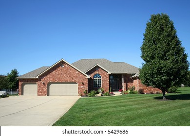 Three Car Garage Images Stock Photos Vectors Shutterstock